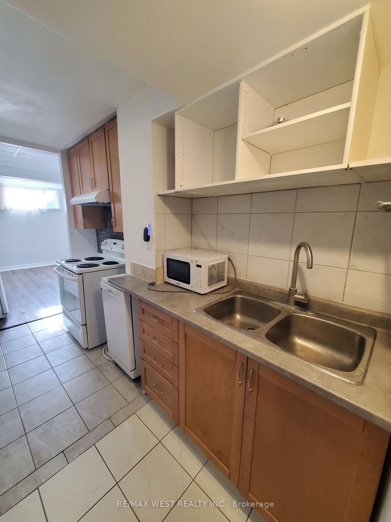 3 - 369 Georgian Dr, Barrie, L4M 7A2 | Image 2