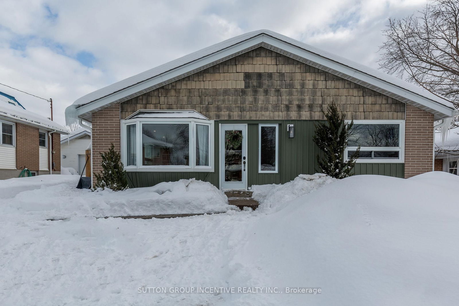 Detached House for sale at 75 Queen Street, Barrie, Codrington, L4M 1Z2 - MLS: S11996867