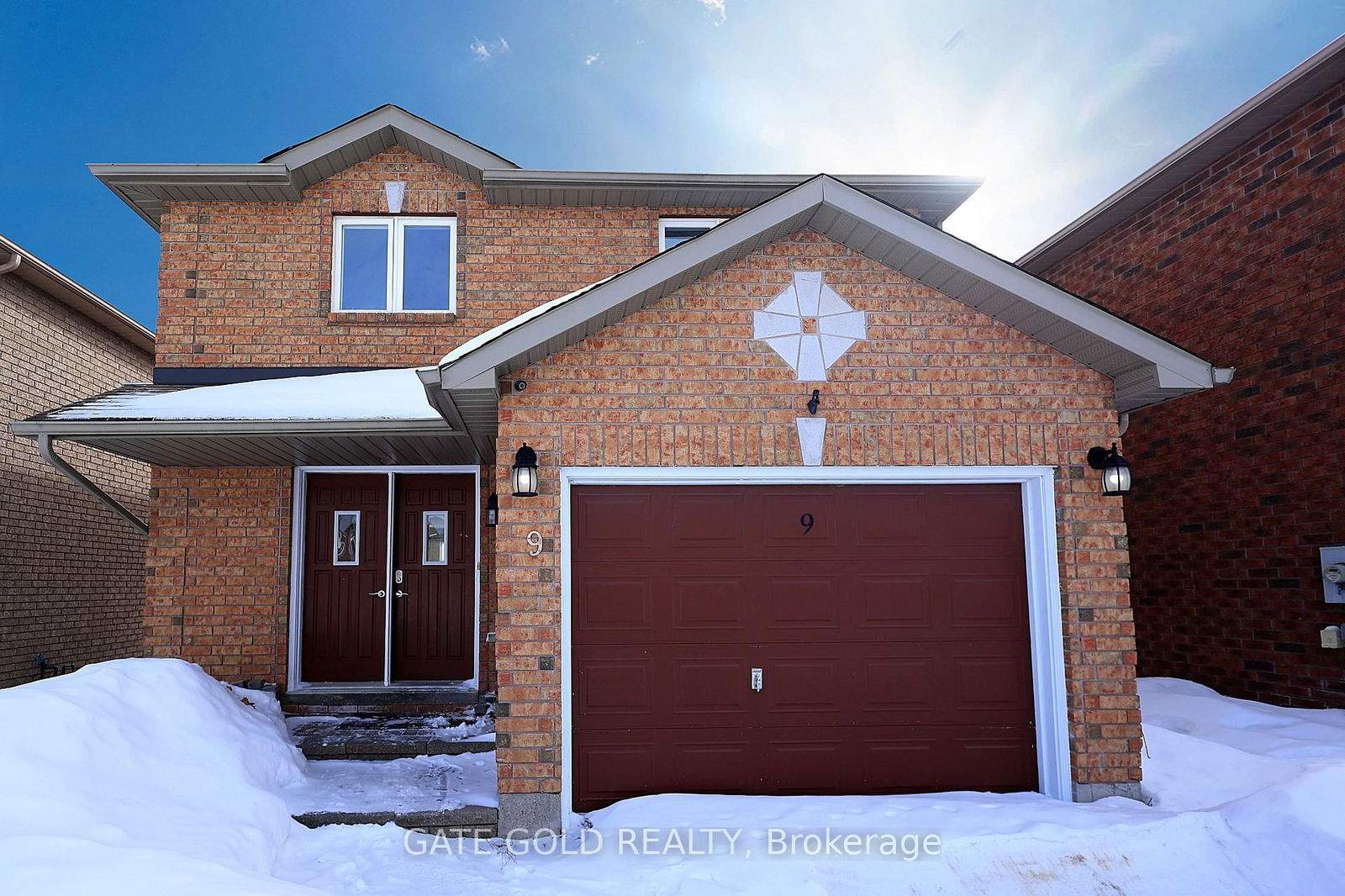 Detached House for sale at 9 Harrogate Court, Barrie, Georgian Drive, L4M 0B9 - MLS: S12000389