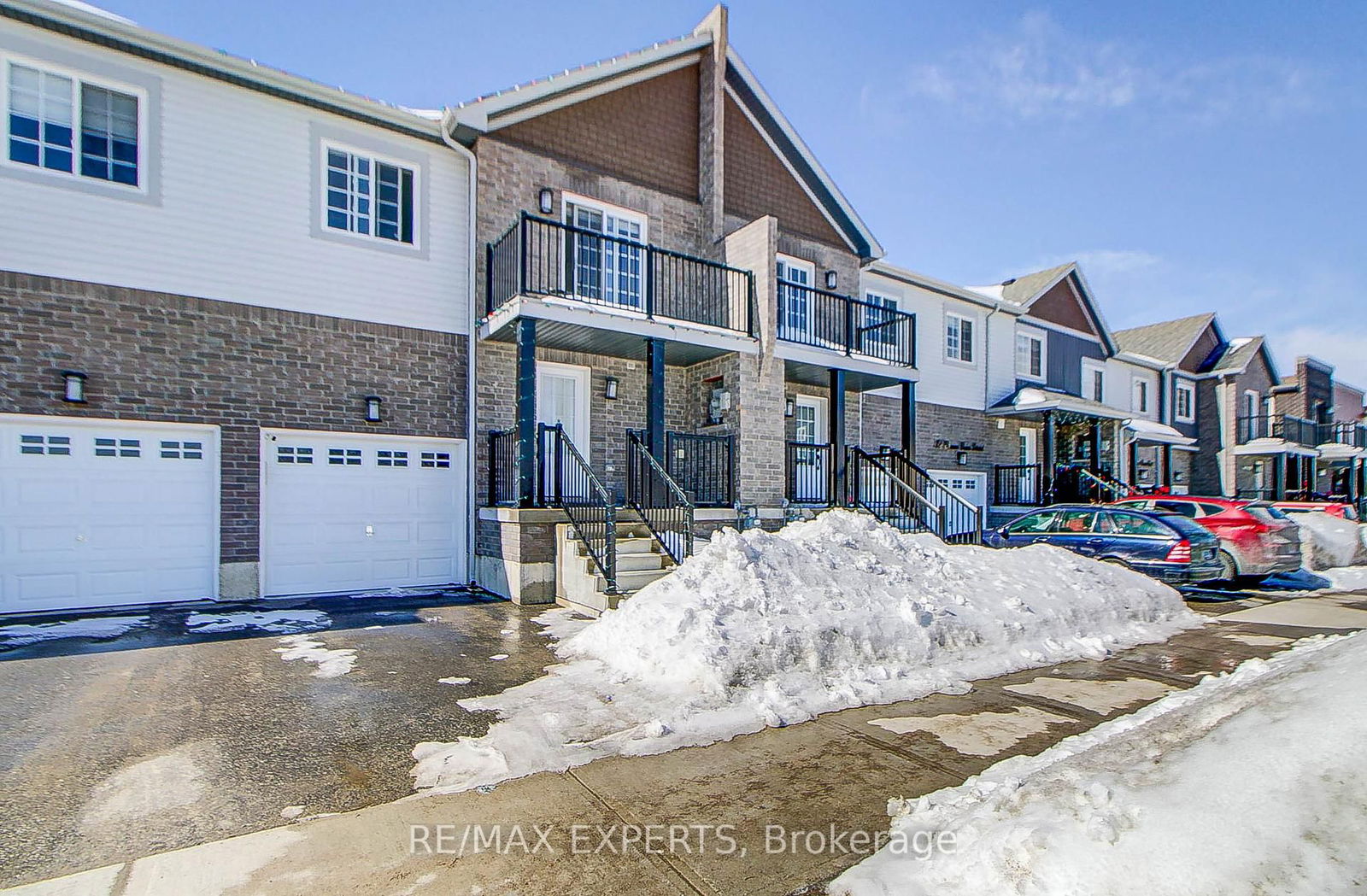 Townhouse for sale at 8 Brown Bear Street, Barrie, Rural Barrie Southwest, L9J 0H8 - MLS: S12000584