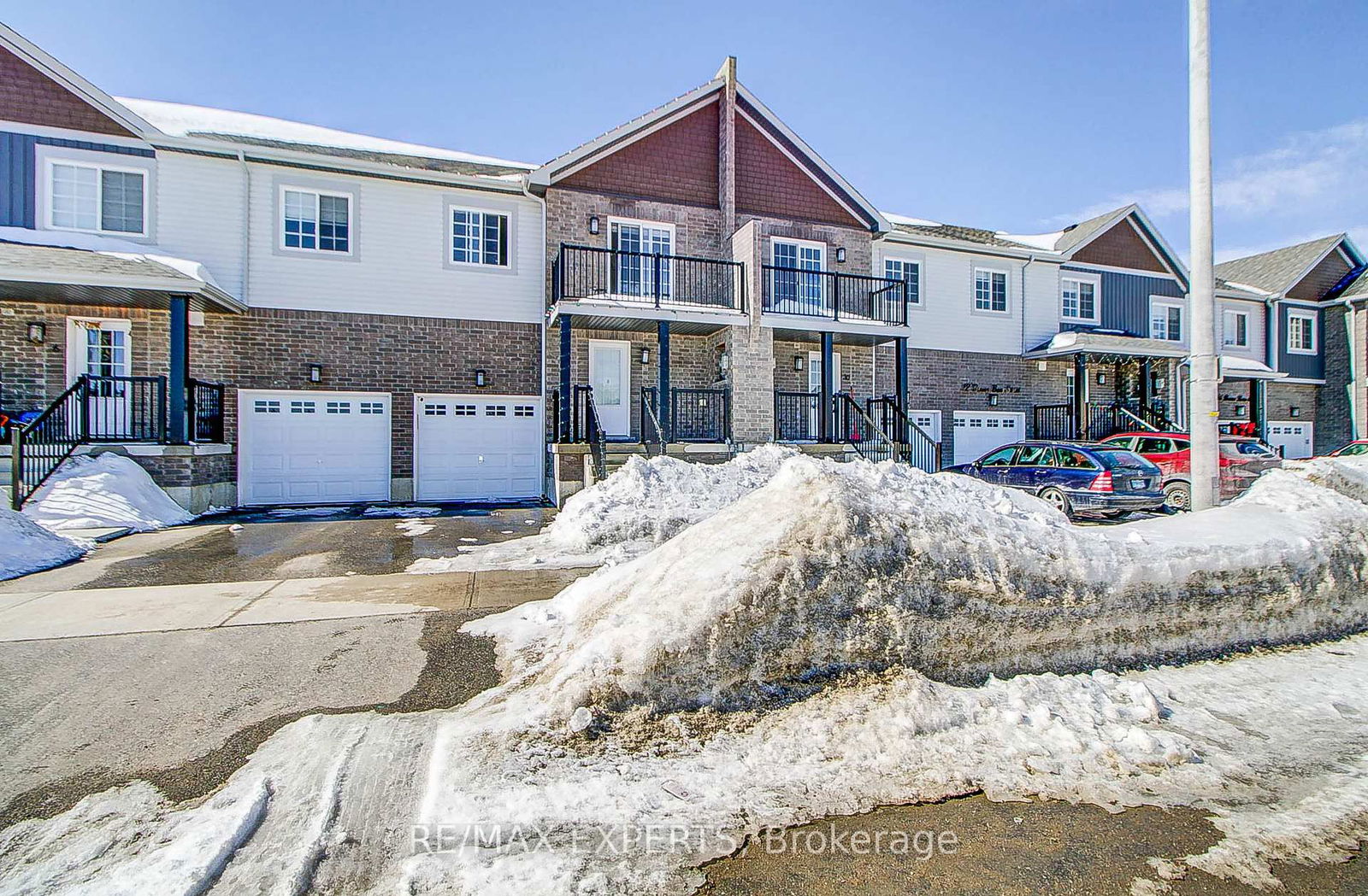 Townhouse for sale at 8 Brown Bear Street, Barrie, Rural Barrie Southwest, L9J 0H8 - MLS: S12000584