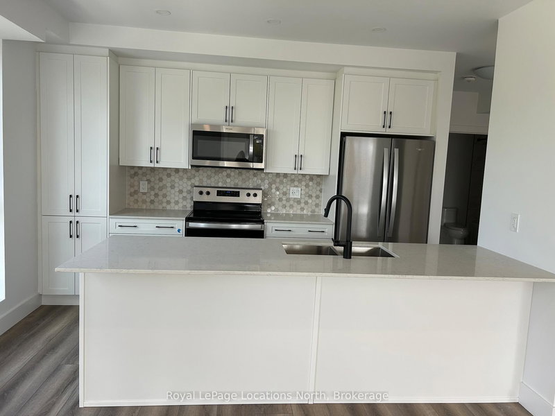 320 - 4 KIMBERLY Lane, Collingwood, L9Y 5T6 | Image 3