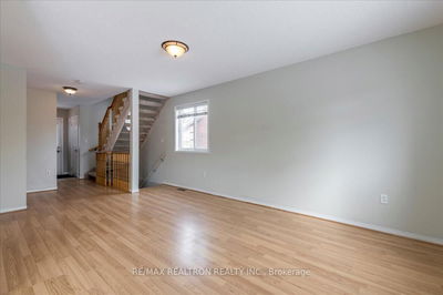 17 Timothy Lane, Barrie - Holly image-0-2