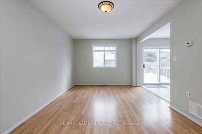 17 Timothy Lane, Barrie - Holly image-0-3
