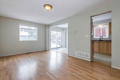 17 Timothy Lane, Barrie - Holly image-0-4