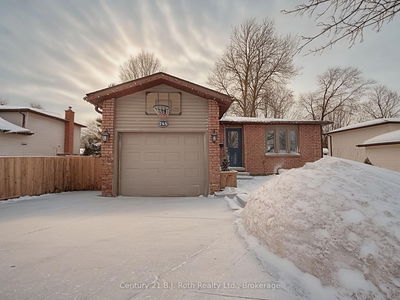 Detached House for sale at 745 Algonquin Drive, Midland, Midland, L4R 4Z9 - MLS: S12006947