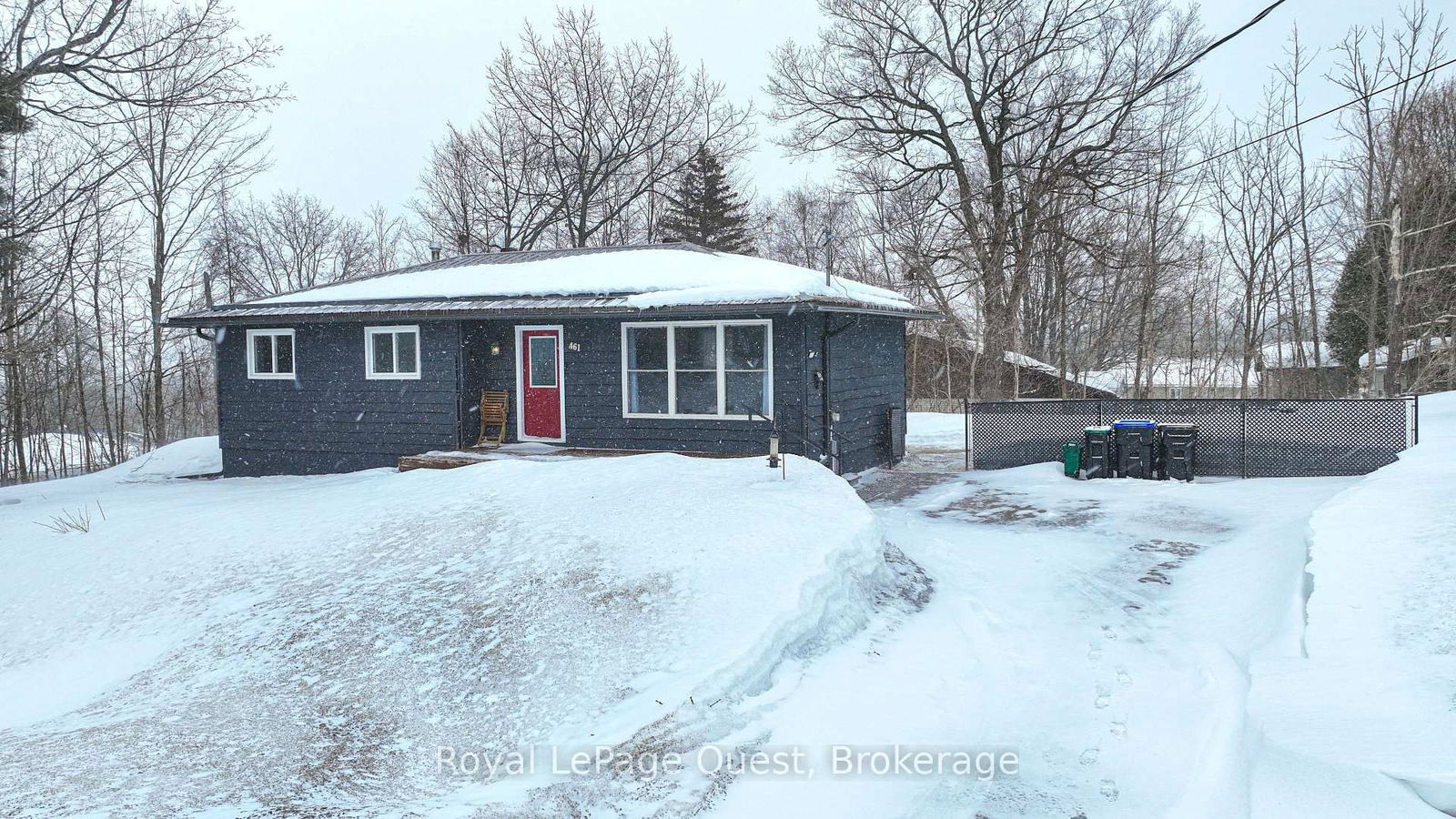 Building at 461 Alberta Street, Tay, Port McNicoll