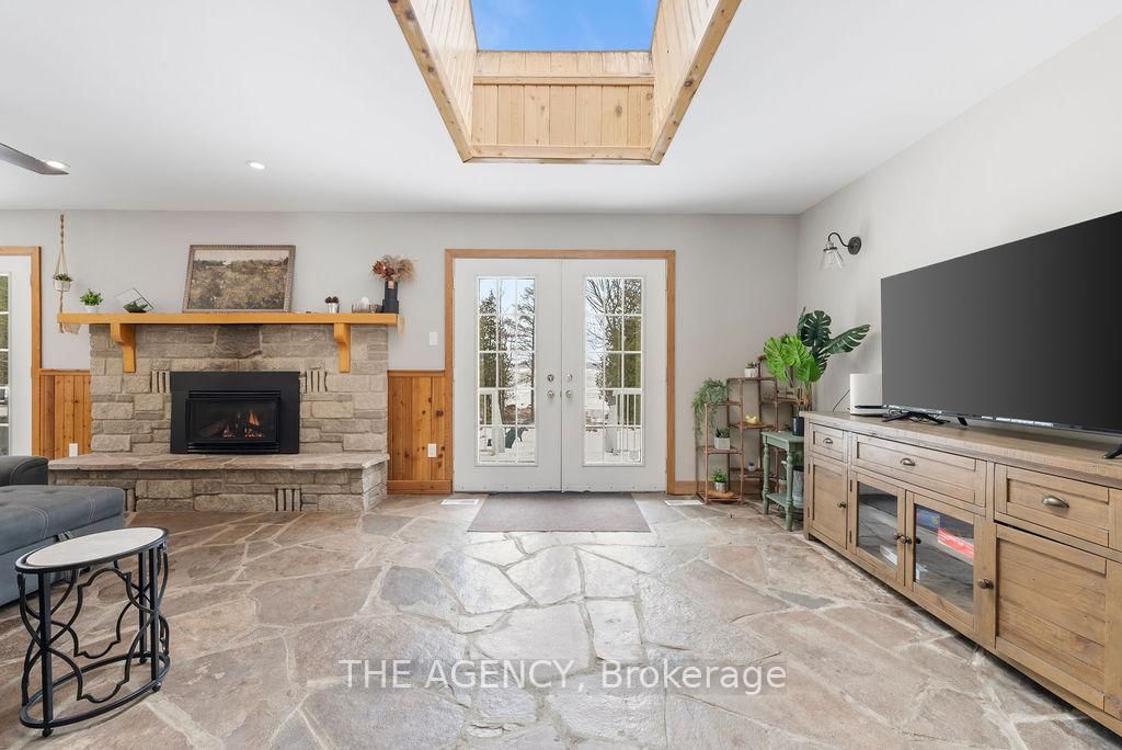 Detached House sold at 570 Silver Birch Drive, Tiny, Rural Tiny, L9M 0M5 - MLS: S12010511