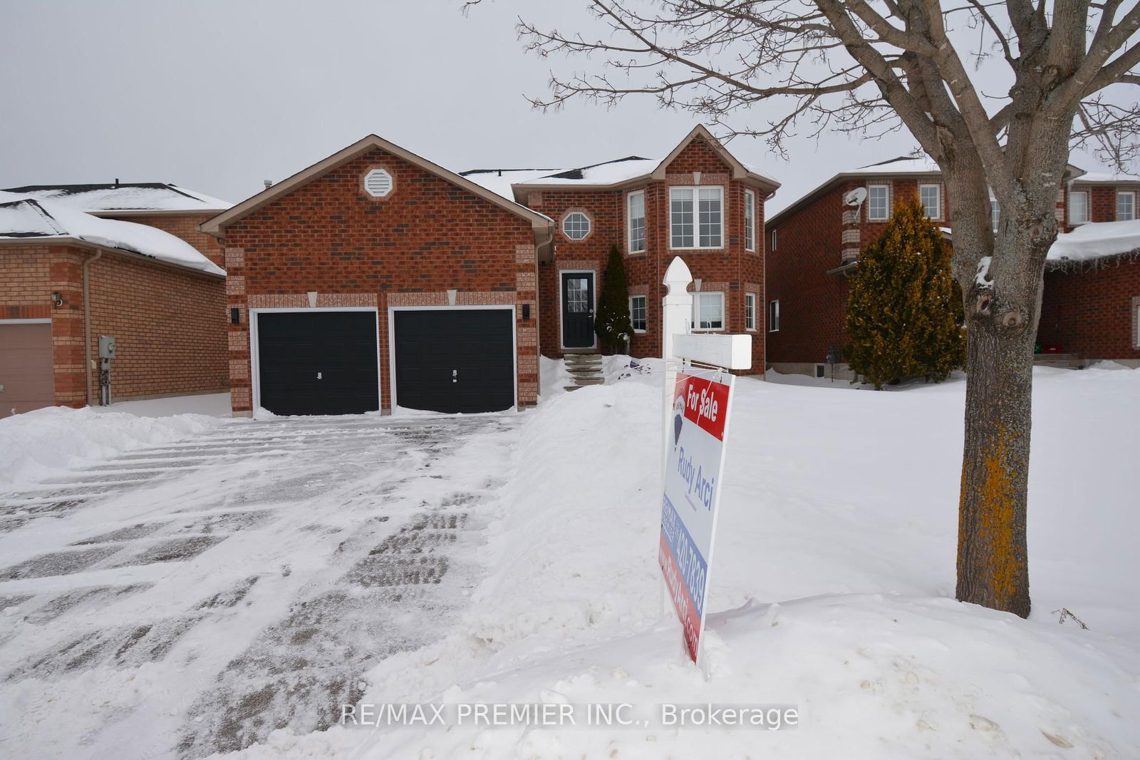 Detached House for sale at 16 Commonwealth Road, Barrie, Innis-Shore, L4M 7J6 - MLS: S12014684