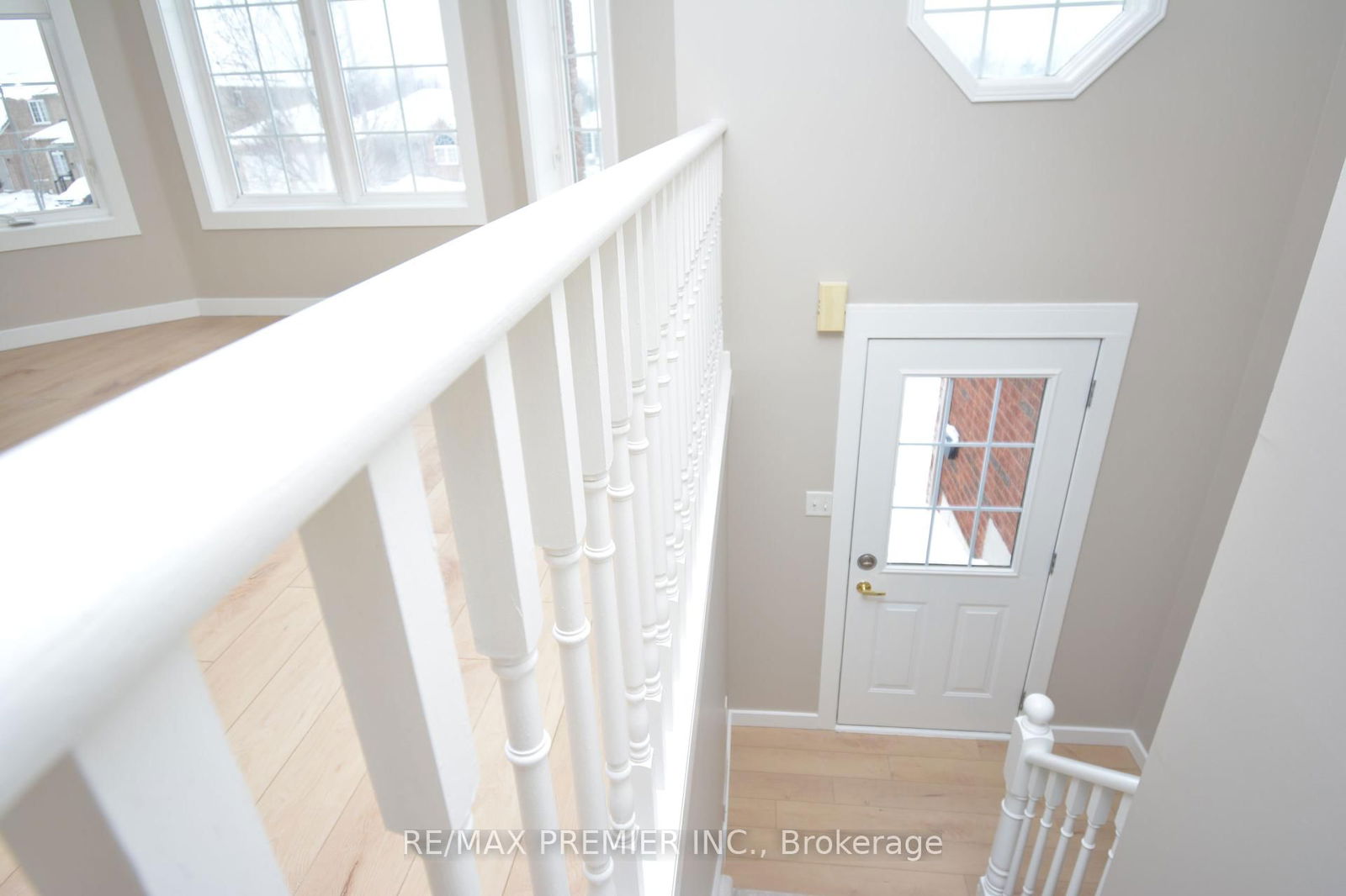 Detached House for sale at 16 Commonwealth Road, Barrie, Innis-Shore, L4M 7J6 - MLS: S12014684