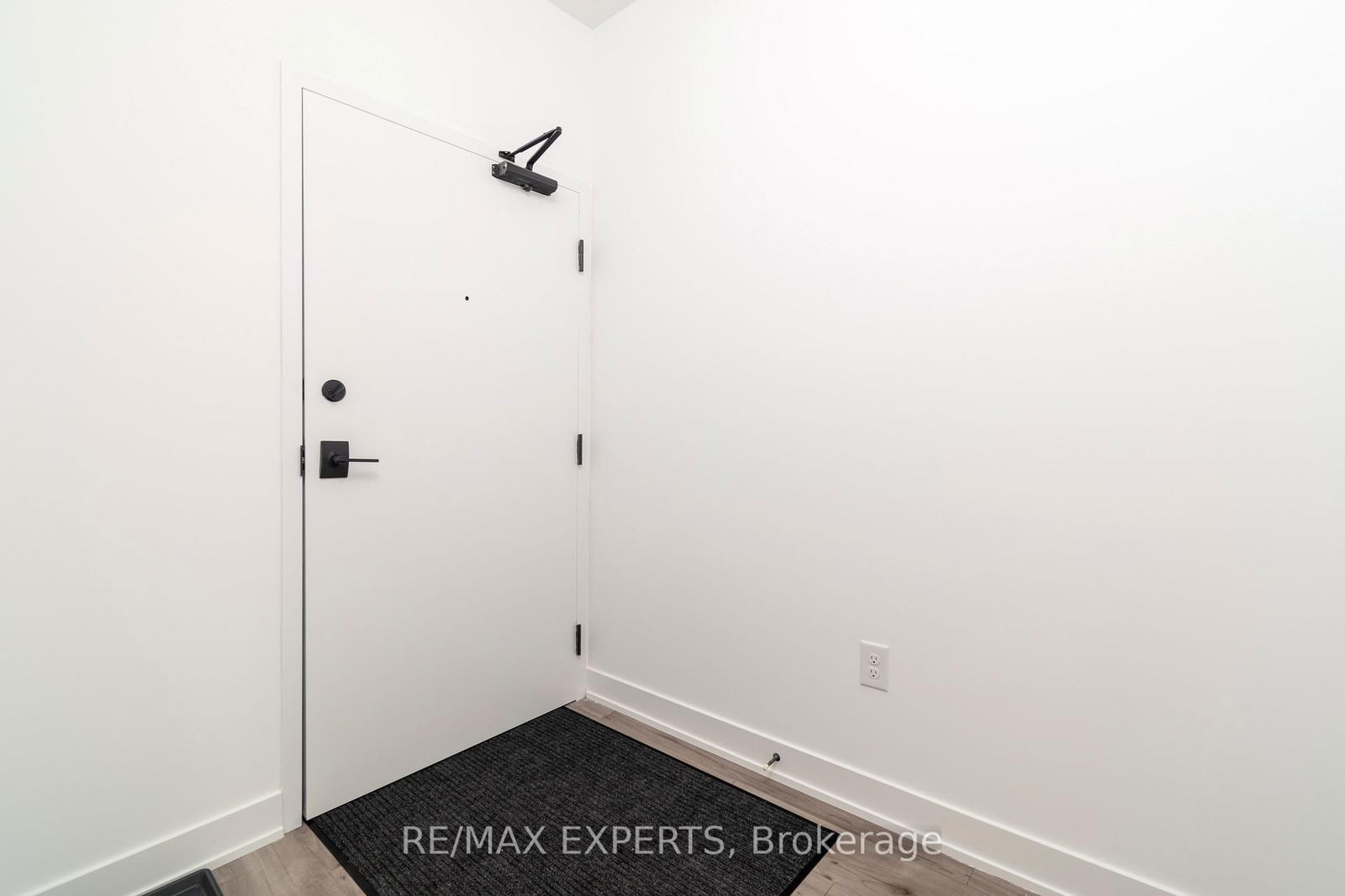 Condo leased at 410-4 Spice Way, Barrie, Rural Barrie Southeast, L9J 0M2 - MLS: S12015615