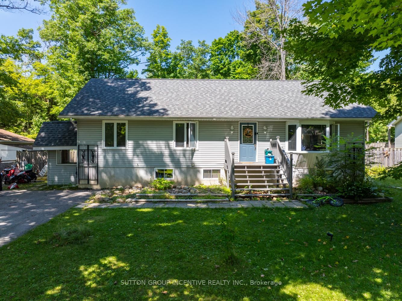 Detached House for sale at 37 St. Laurent Boulevard, Tiny, Rural Tiny, L9M 0J2 - MLS: S12017918