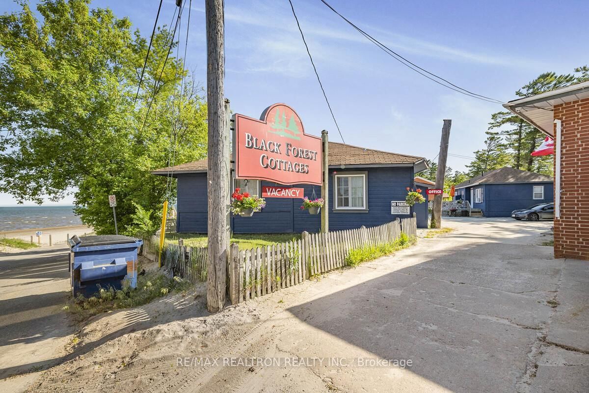 Building at 11 12th Street, Wasaga Beach, Wasaga Beach