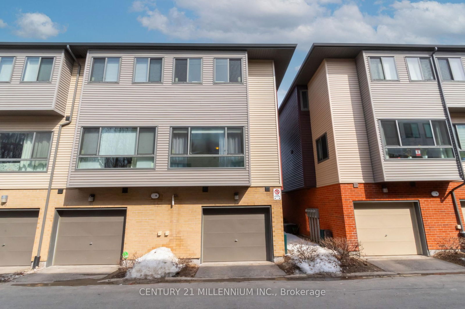 Townhouse for sale at 42-369 Essa Road, Barrie, Ardagh, L4N 9C8 - MLS: S12021989