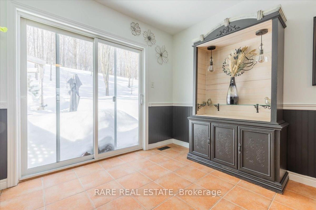 Detached House sold at 26 Ironwood Trail, Oro-Medonte, Ontario, L0K 1E0 - Sugarbush - MLS: S12025225