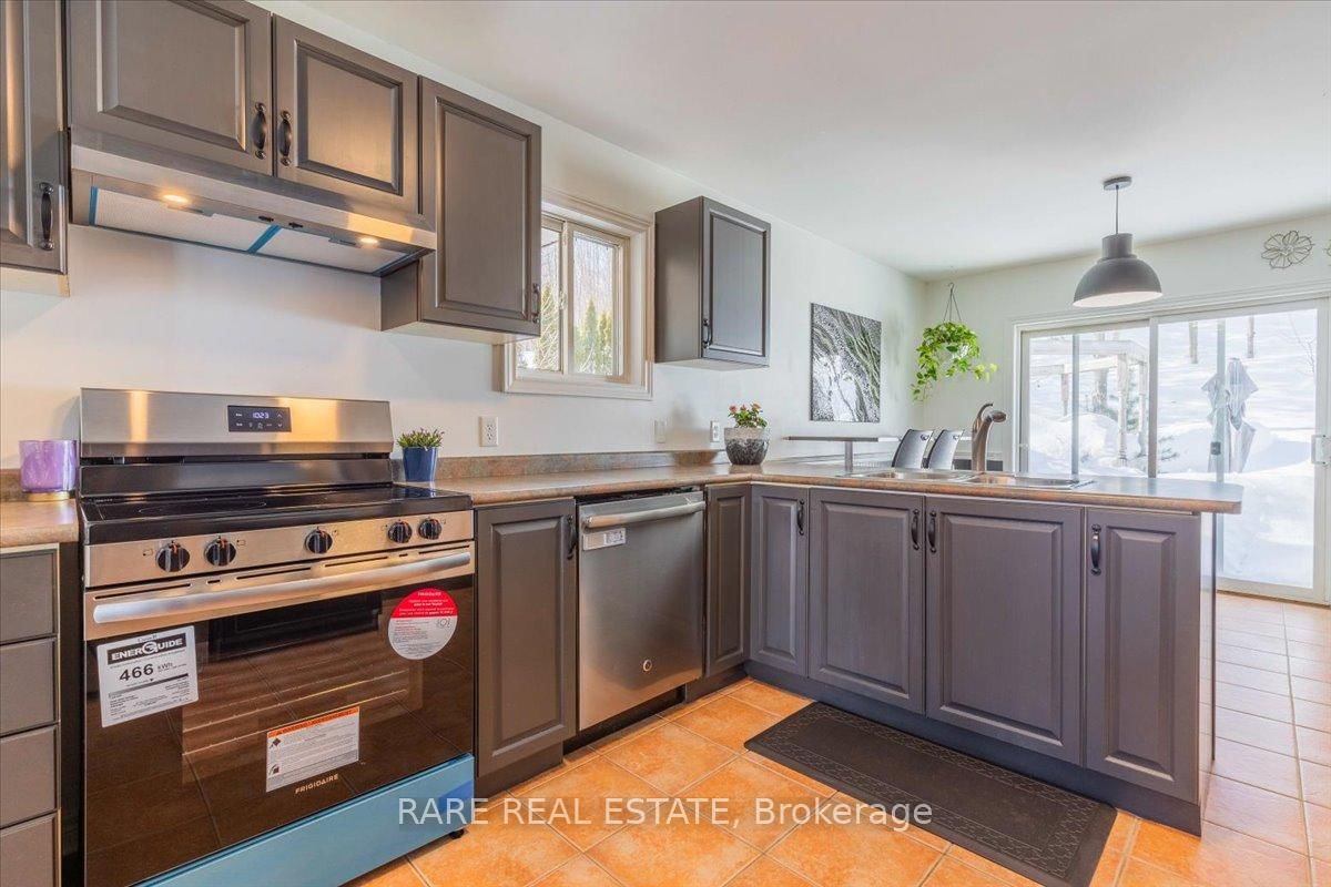 Detached House sold at 26 Ironwood Trail, Oro-Medonte, Ontario, L0K 1E0 - Sugarbush - MLS: S12025225