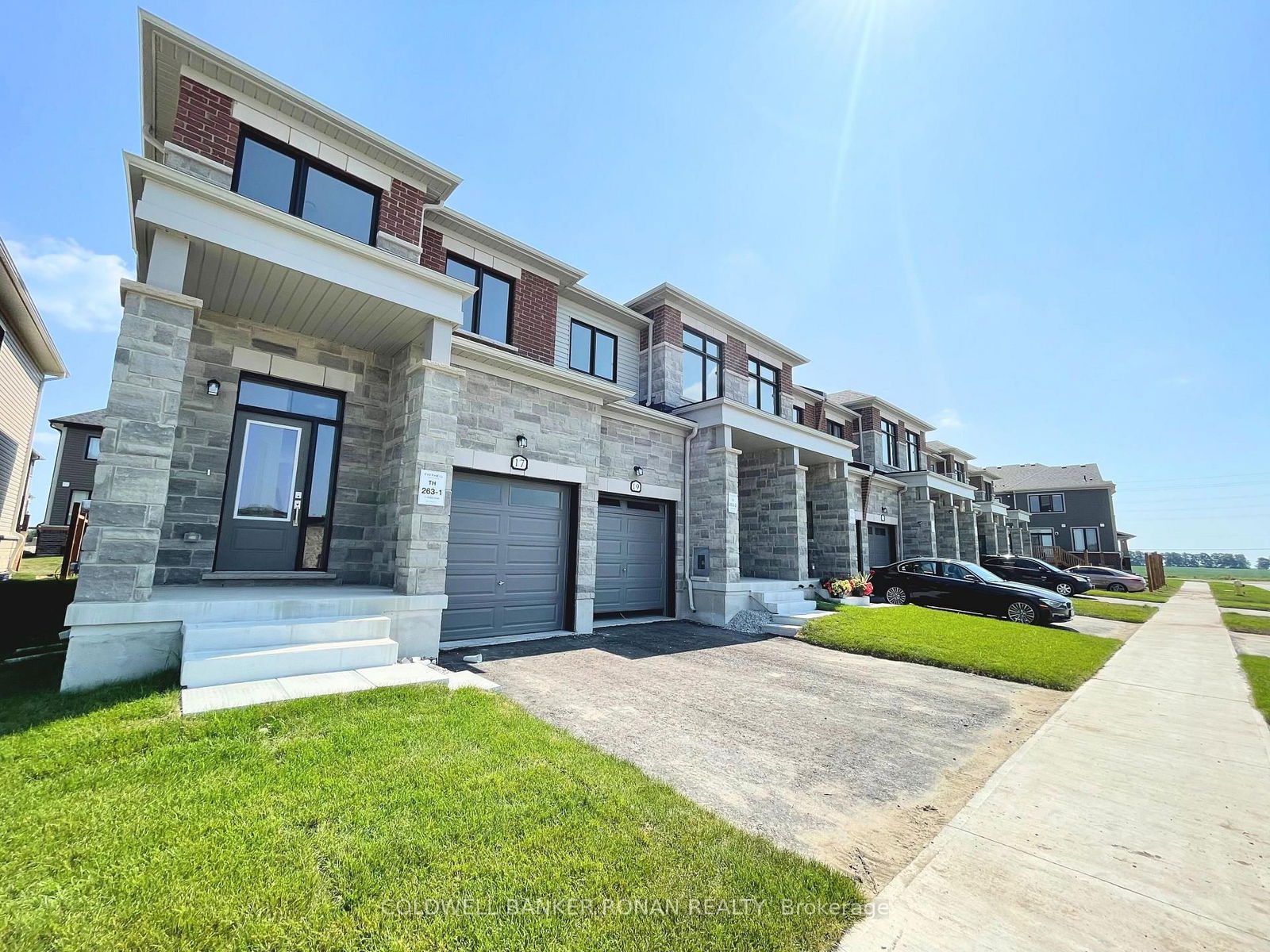 Townhouse for sale at 17 Milady Crescent, Barrie, Rural Barrie Southeast, L9J 0X3 - MLS: S12029323