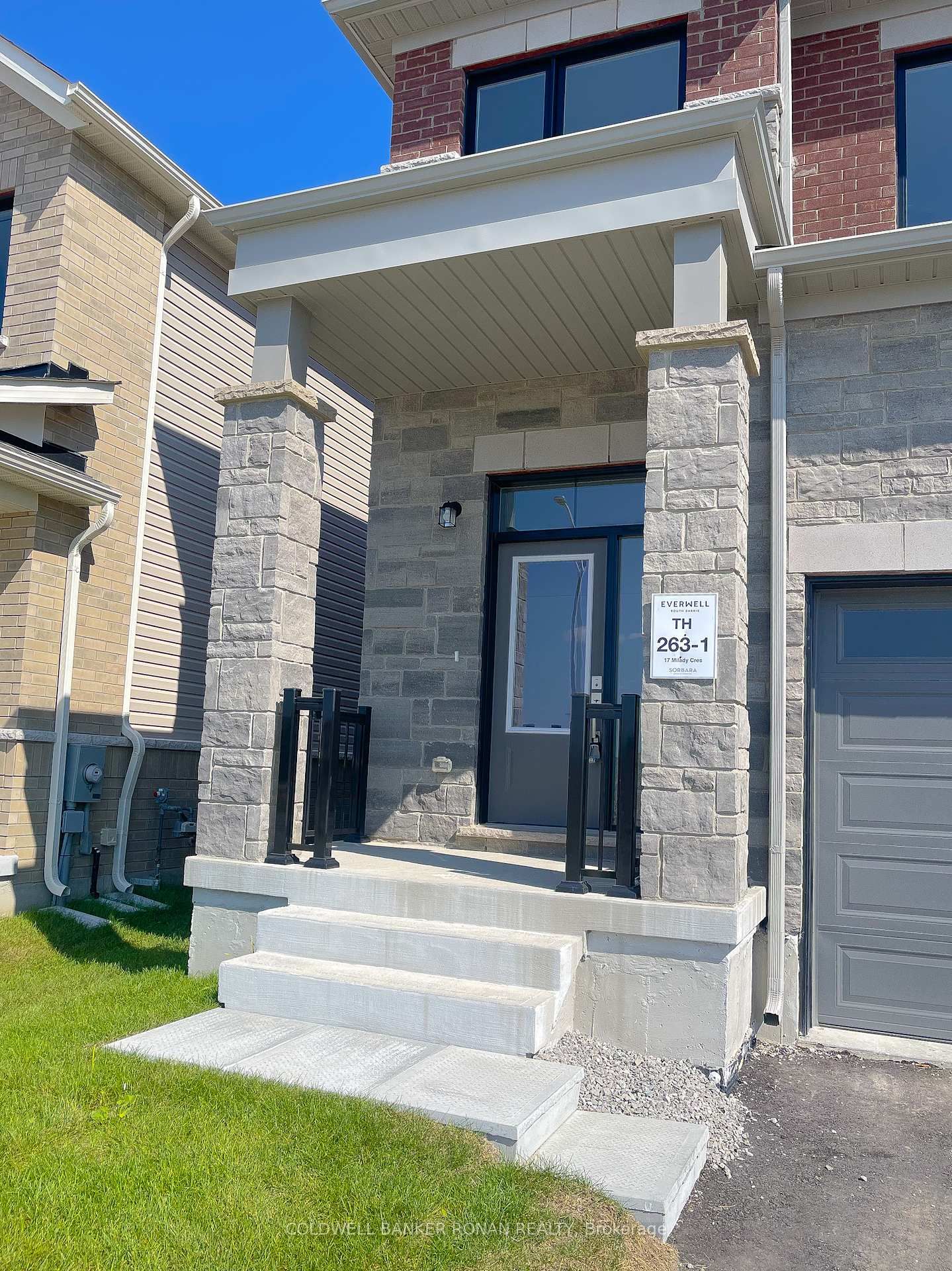 Townhouse for sale at 17 Milady Crescent, Barrie, Rural Barrie Southeast, L9J 0X3 - MLS: S12029323