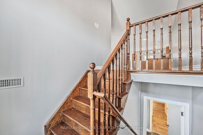 10 Tascona Crt, Barrie - Little Lake image-0-1