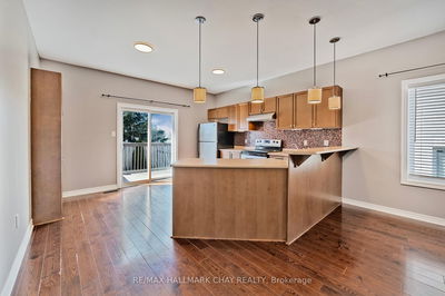 10 Tascona Crt, Barrie - Little Lake image-0-4