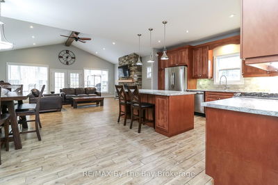 37 Wesley Ave, Wasaga Beach - Wasaga Beach image-0-2