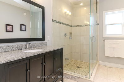 37 Wesley Ave, Wasaga Beach - Wasaga Beach image-0-3