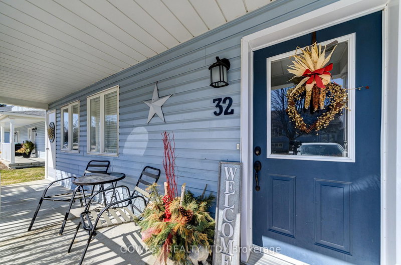 32 Valleymede Crt, Collingwood, L9Y 5E4 | Image 3