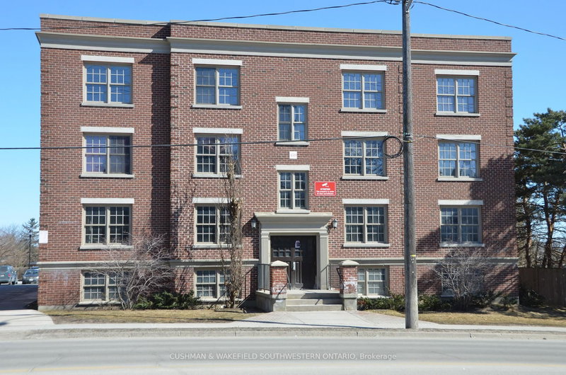 359-363 Duckworth St, Barrie, L4M 3X8 | Image 3