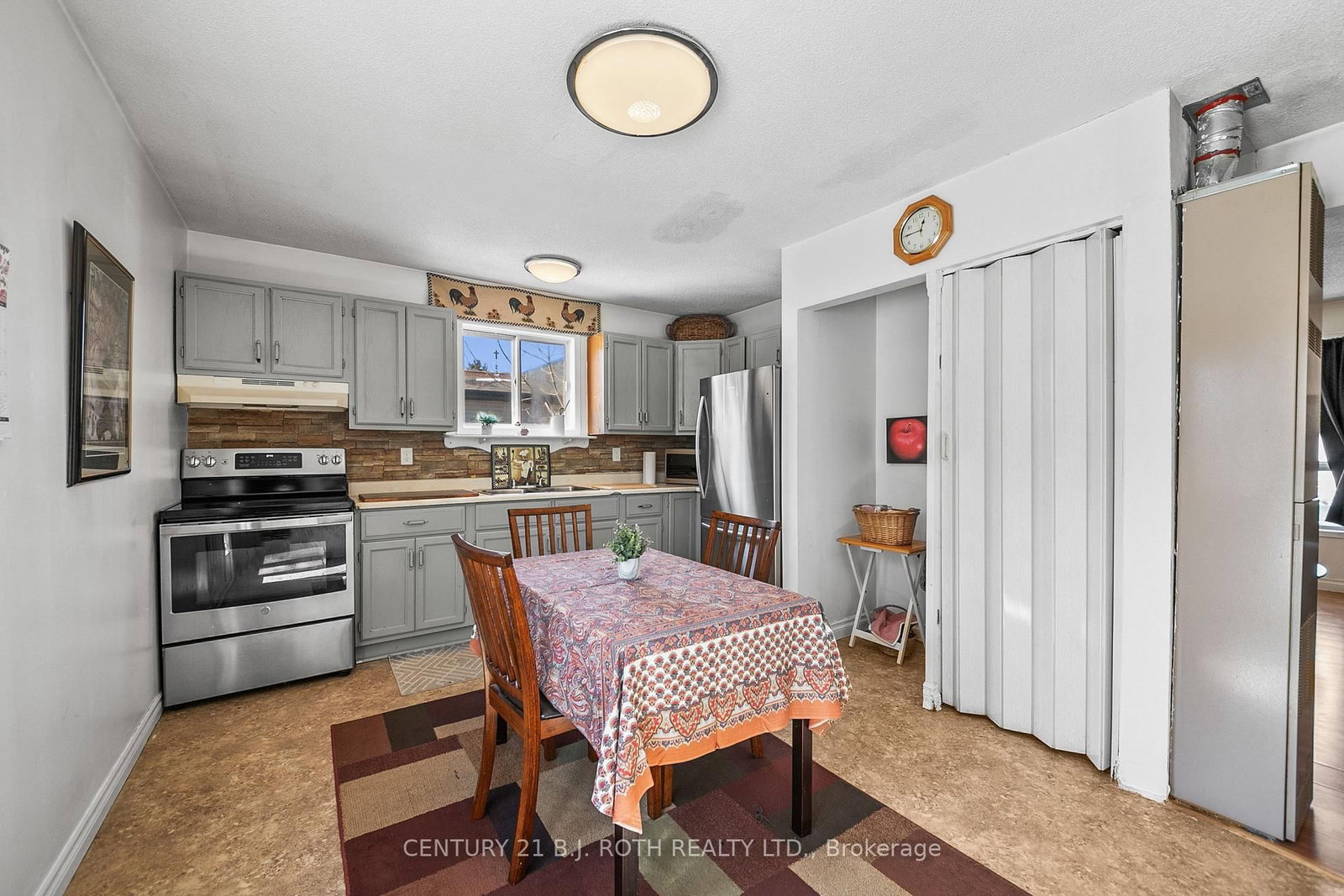 Listing Image 7