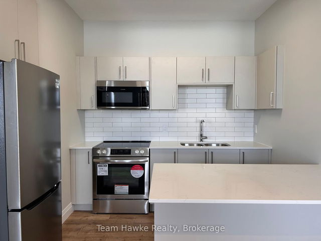 14 - 521 Bay Street