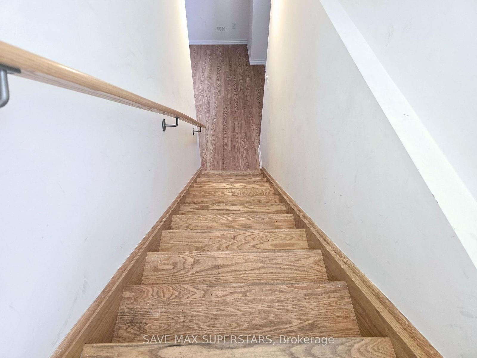 Detached House leased at Lower-11 Valleybrook Road, Barrie, Rural Barrie Southeast, L9J 0L4 - MLS: S12067362