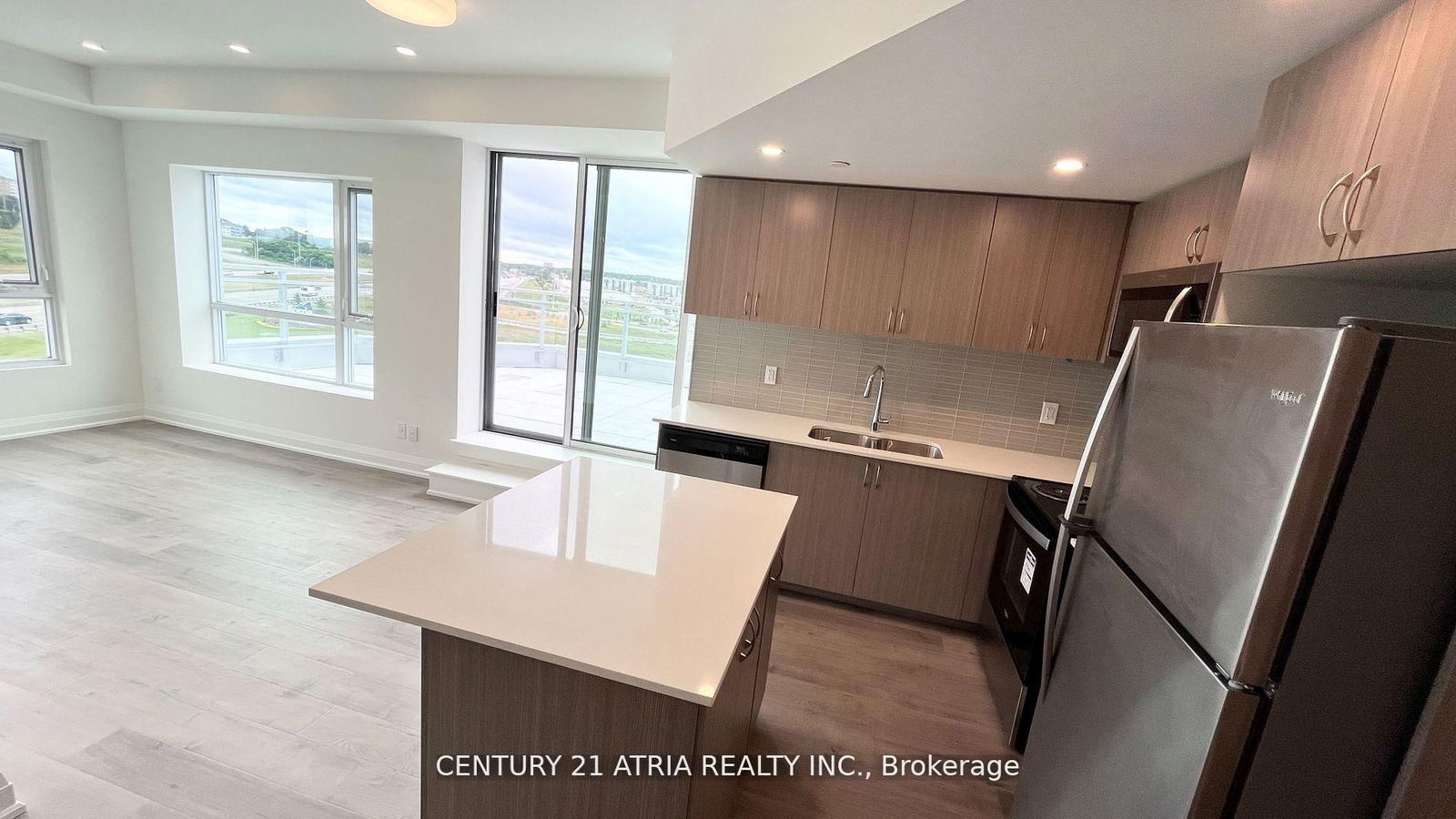 Condo for sale at 1016-58 Lakeside Terrace, Barrie, Little Lake, L4M 0L5 - MLS: S12069559