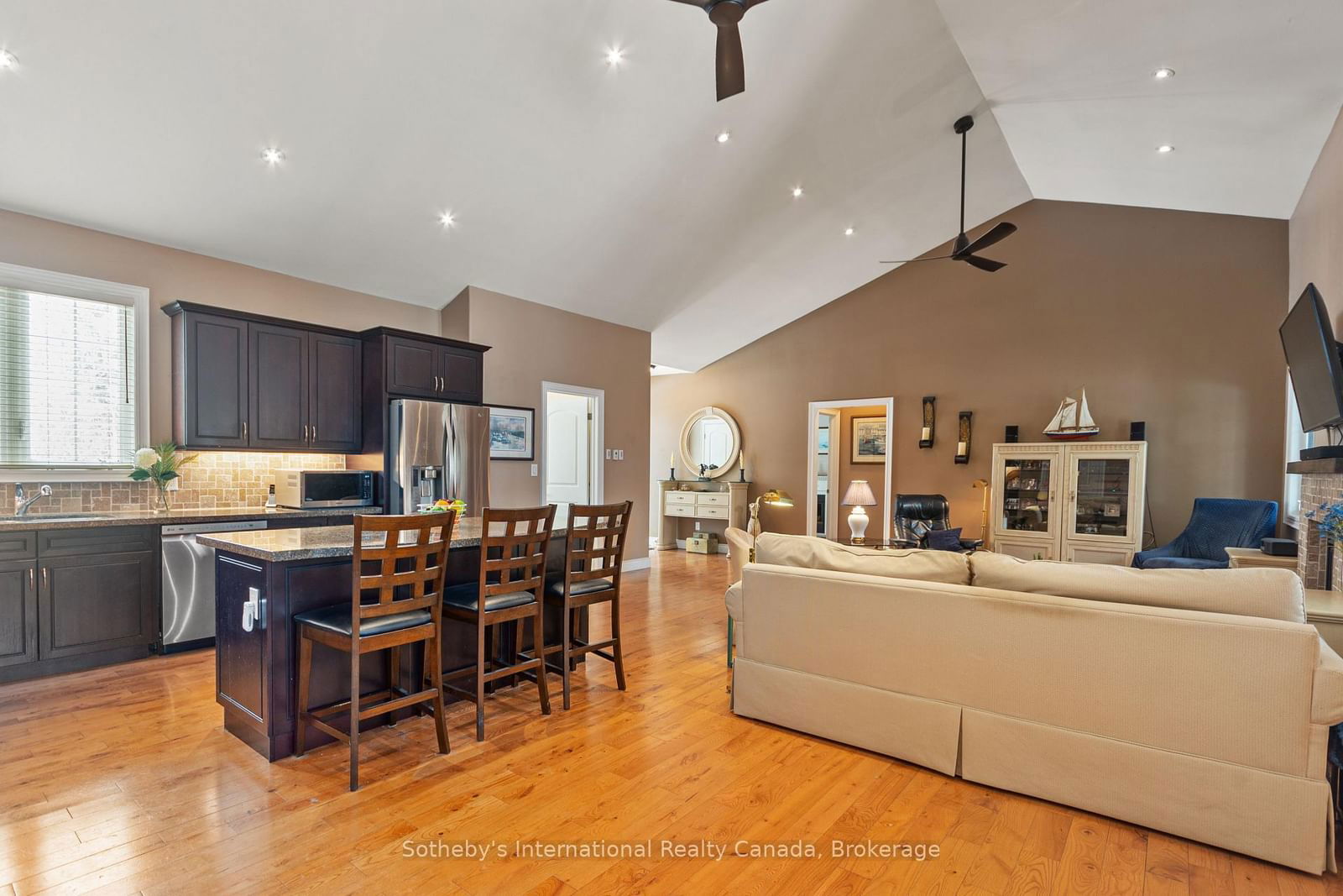 Detached House for sale at 156 Moreau Pkwy, Tiny, Rural Tiny, L9M 0H3 - MLS: S12073989