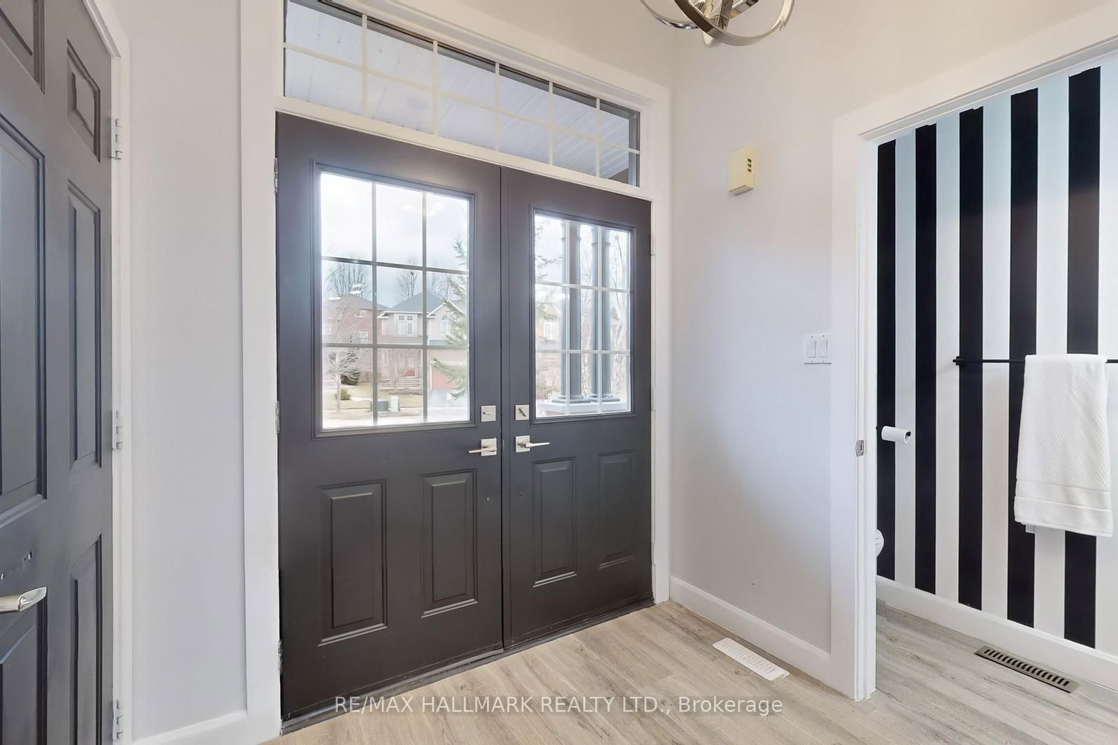 Detached House for sale at 11 Kensington Trail, Barrie, Innis-Shore, L4N 0K5 - MLS: S12074377