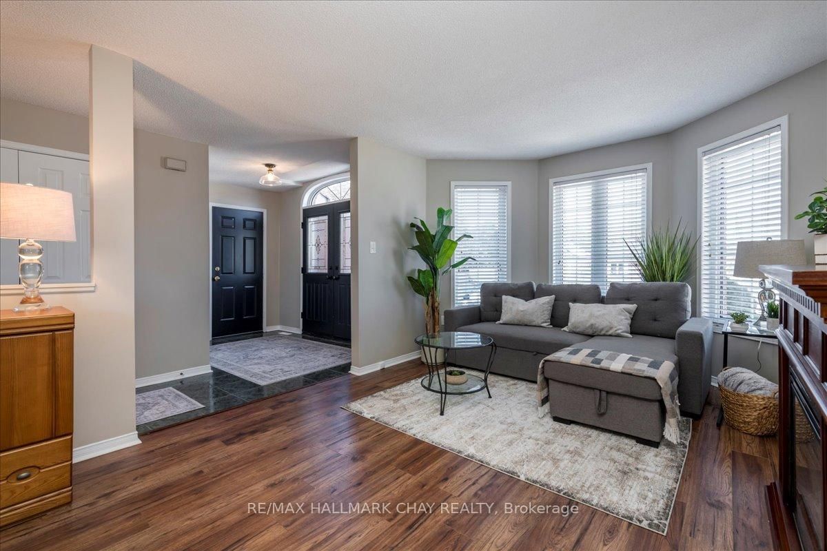 Detached House for sale at 283 Cox Mill Road, Barrie, Bayshore, L4N 8K8 - MLS: S12075386