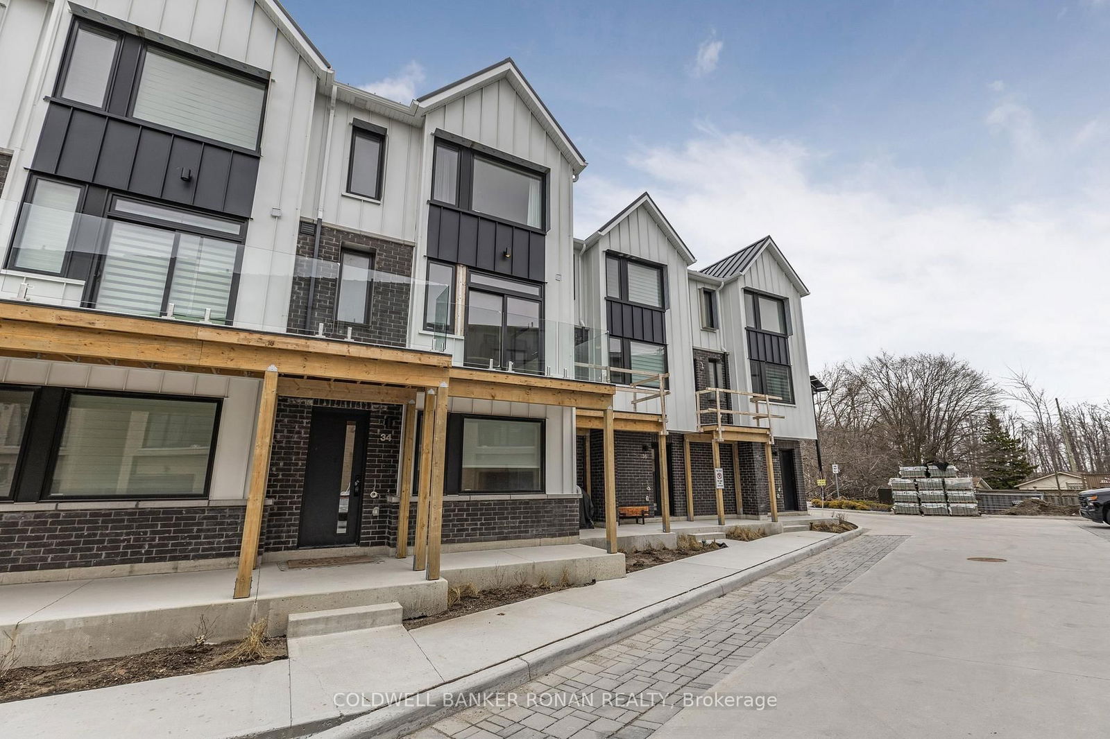 Townhouse for sale at 34 Rainwater Lane, Barrie, Holly, L4N 9J6 - MLS: S12075485