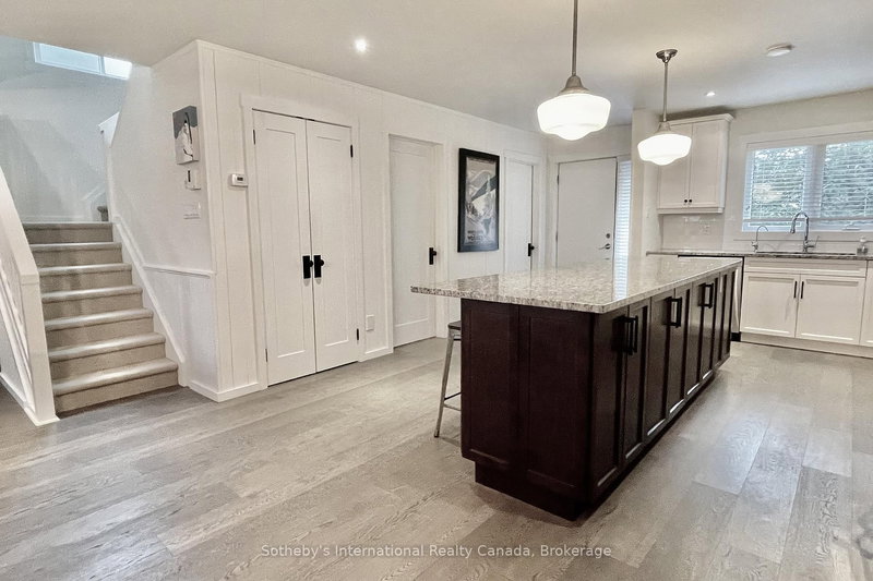 571 OXBOW Cres, Collingwood, L9Y 5B4 | Image 2