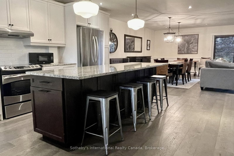 571 OXBOW Cres, Collingwood, L9Y 5B4 | Image 3