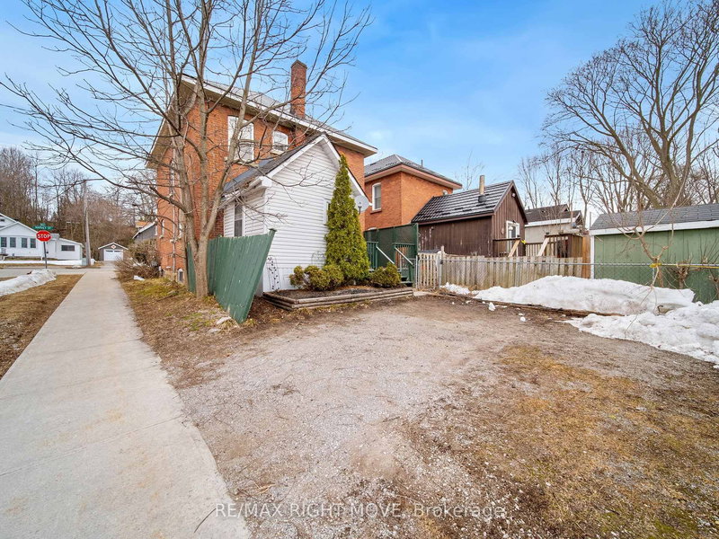 249 Harvey St, Orillia, L3V 3M5 | Image 2