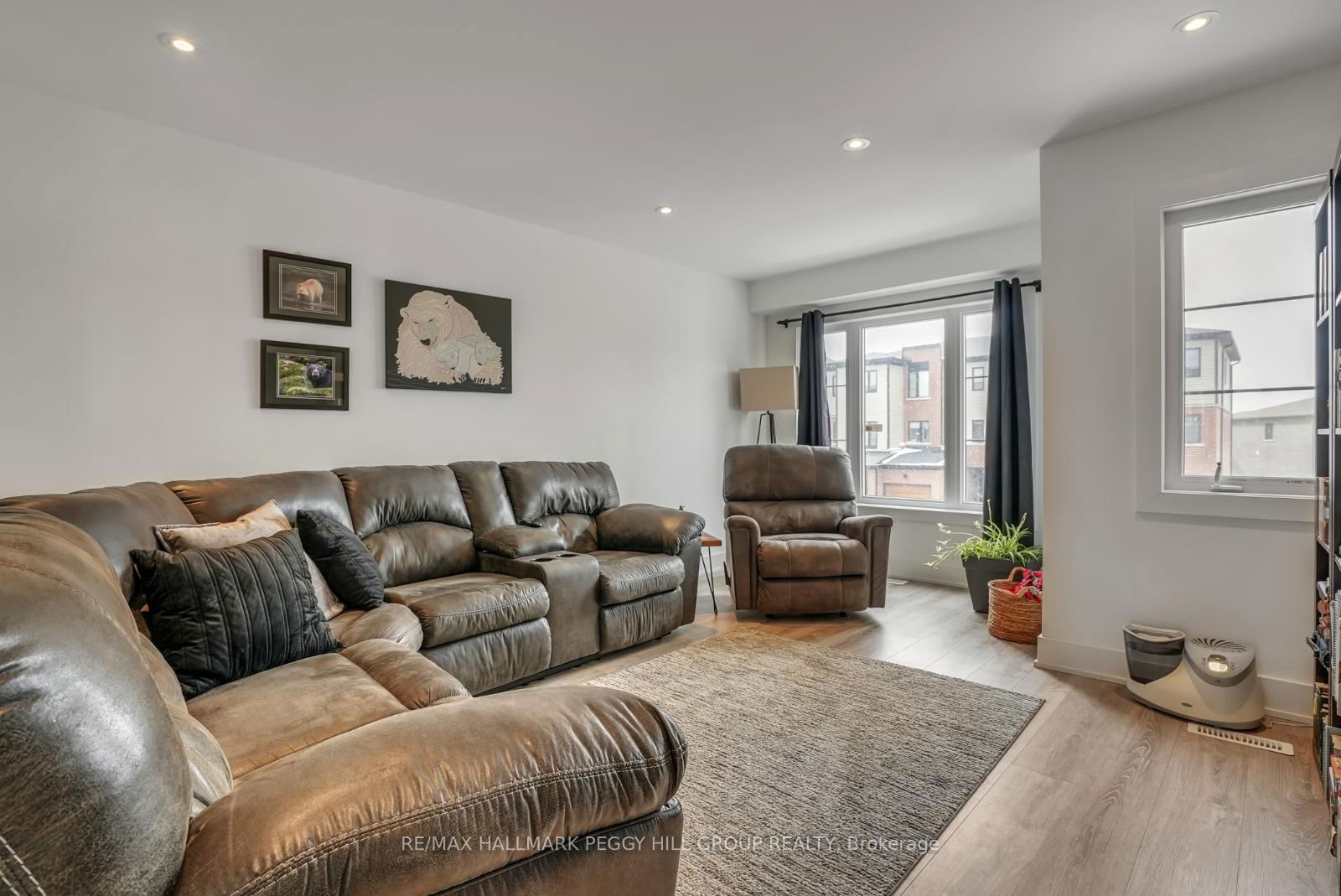 Townhouse sold at 30 Pumpkin Corner Crescent, Barrie, Rural Barrie Southeast, L9J 0T6 - MLS: S12077059