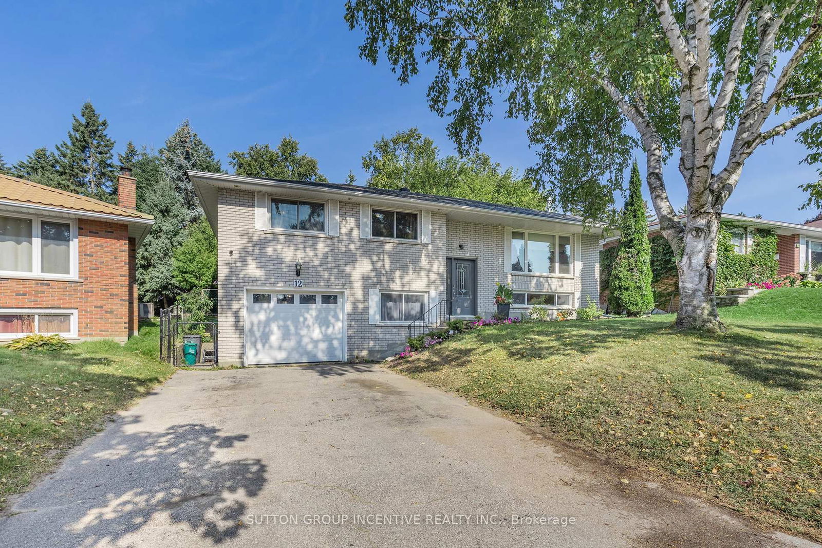 Detached House for sale at 12 Roslyn Road, Barrie, Wellington, L4M 2X6 - MLS: S12077226