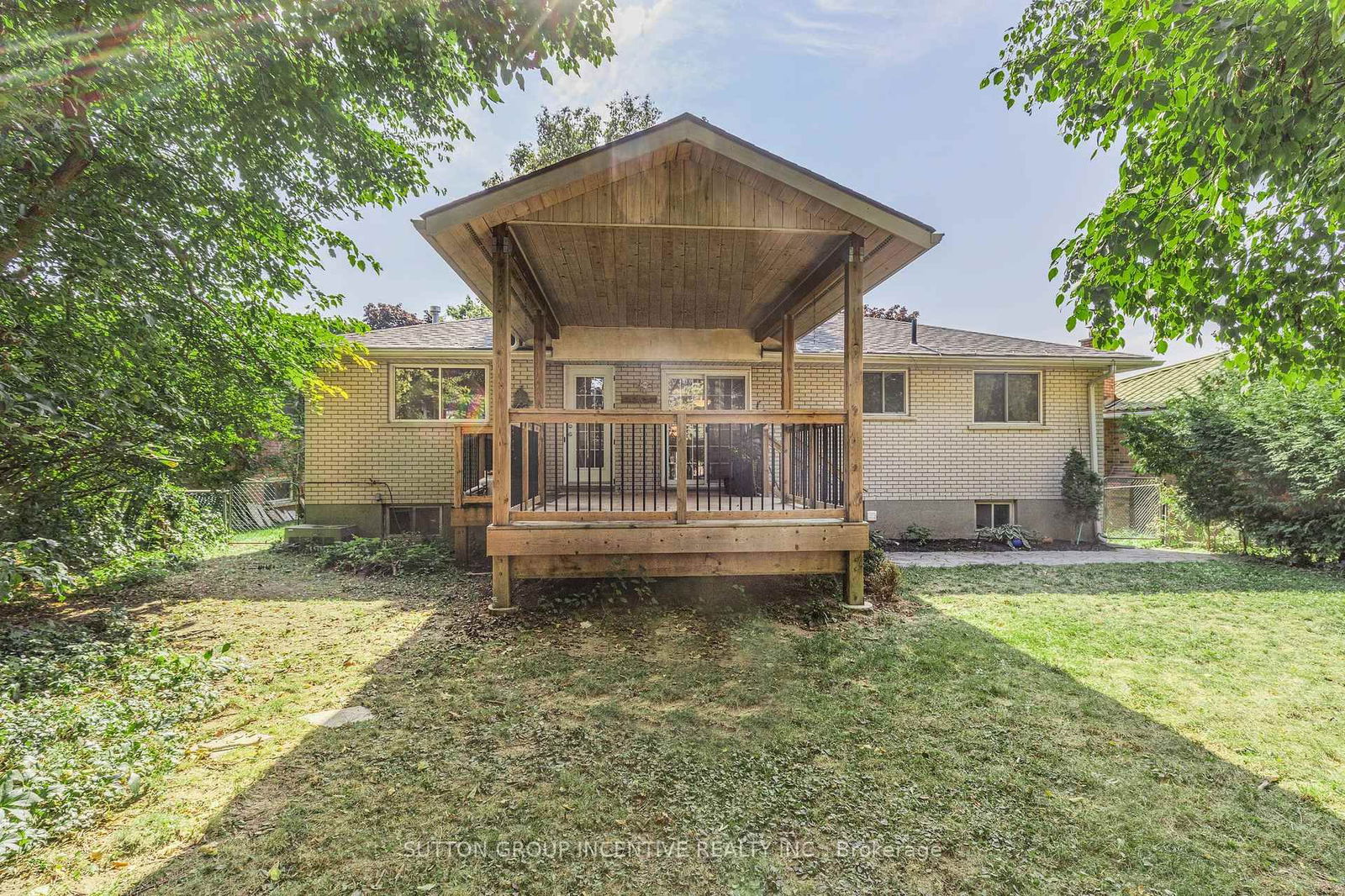 Detached House for sale at 12 Roslyn Road, Barrie, Wellington, L4M 2X6 - MLS: S12077226