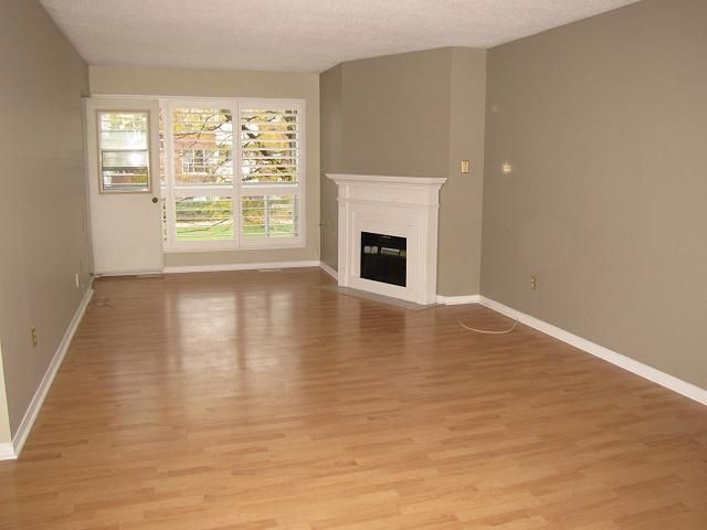 212 - 126 Bell Farm Rd, Barrie, L4M 6J3 | Image 2