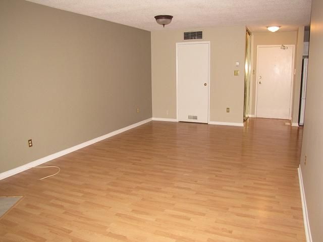 212 - 126 Bell Farm Rd, Barrie, L4M 6J3 | Image 3