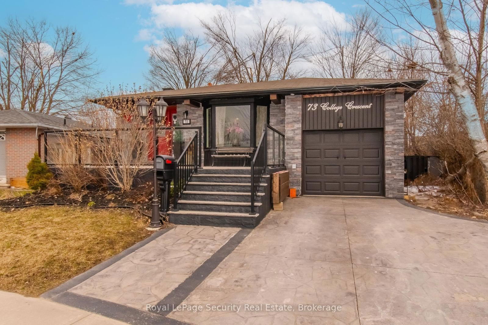 Detached House for sale at 73 College Crescent, Barrie, Grove East, L4M 2W5 - MLS: S12077652