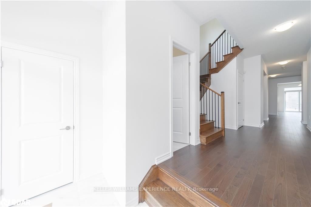 Detached House sold at 60 Gemini Drive, Barrie, 400 East, L9J 0C3 - MLS: S12081639