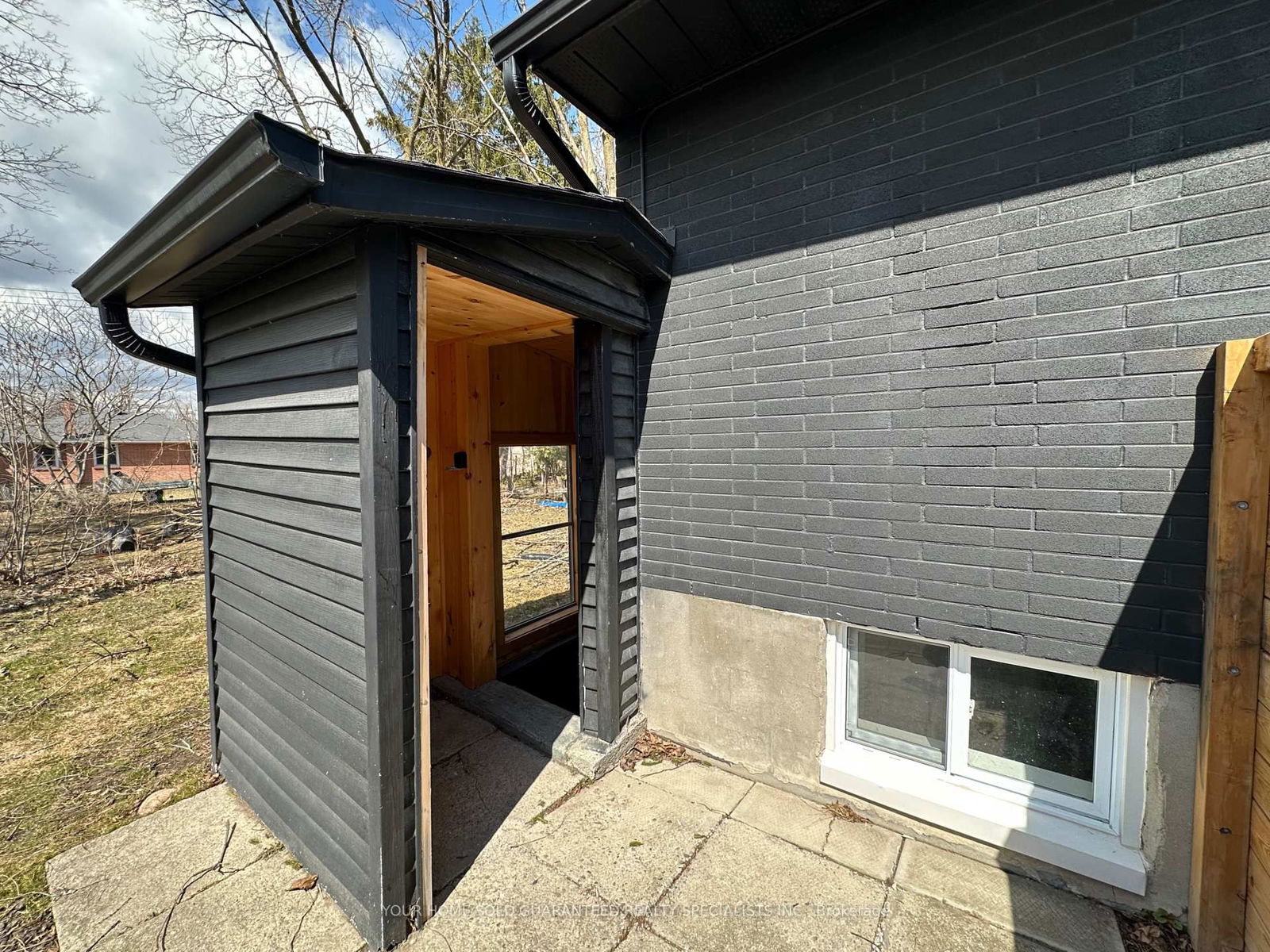 Detached House for lease at BASEMENT-36 Queen Street, Barrie, Codrington, L4M 1Z1 - MLS: S12086326