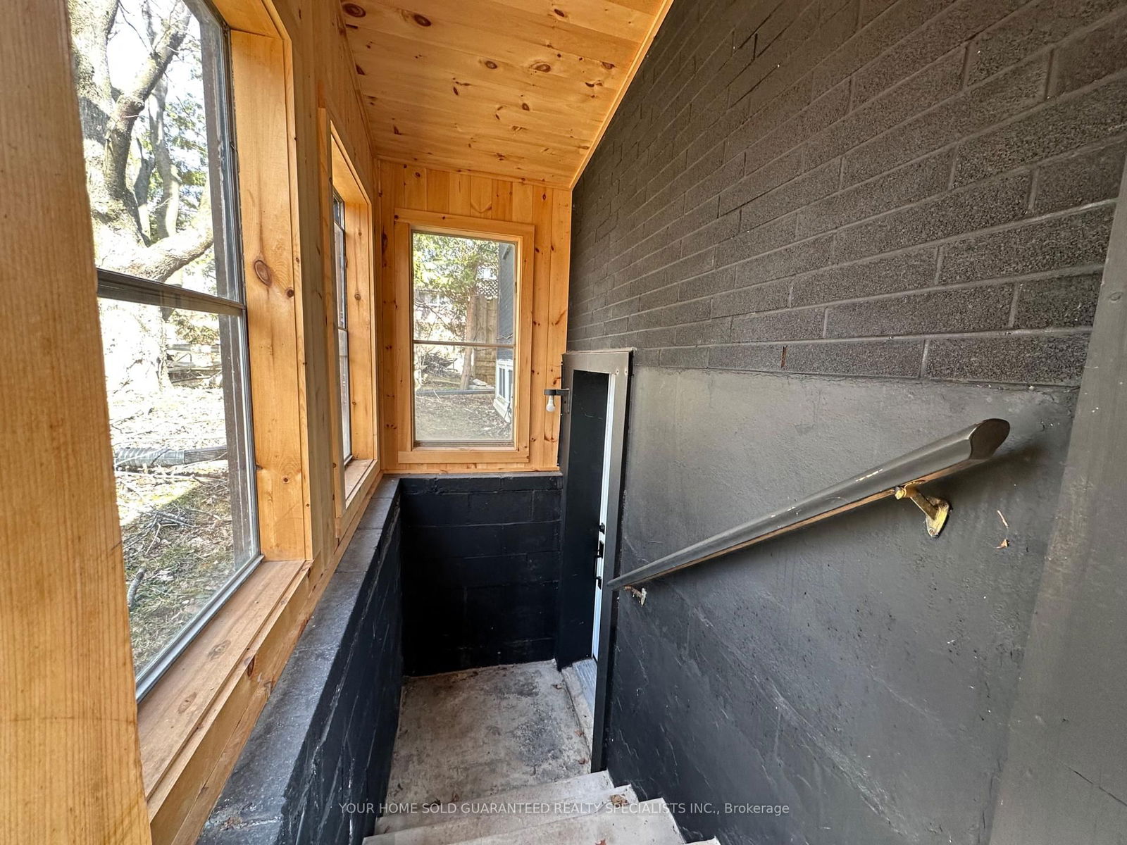 Detached House for lease at BASEMENT-36 Queen Street, Barrie, Codrington, L4M 1Z1 - MLS: S12086326