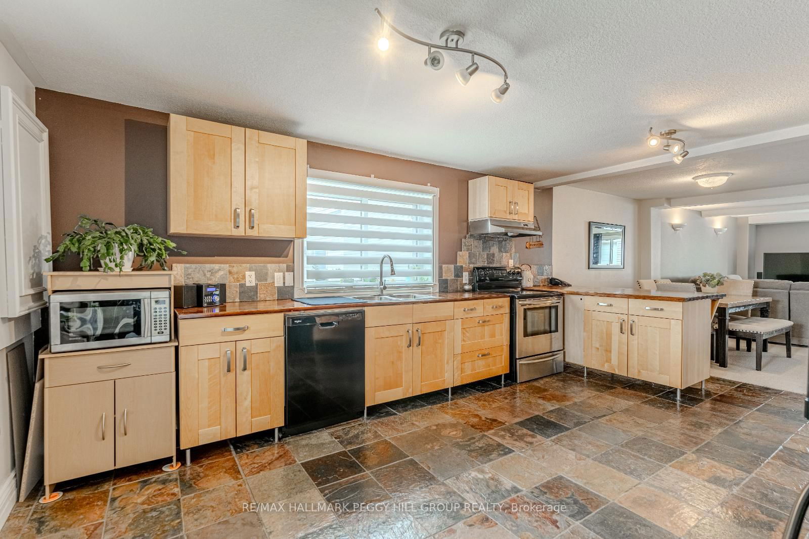 Detached House for sale at 20 Ferris Lane, Barrie, Cundles East, L4M 2X7 - MLS: S12088652