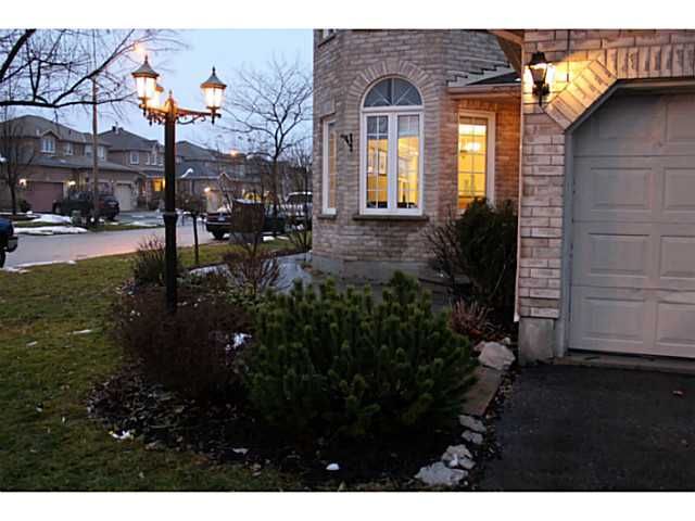 14 Round Leaf Crt, Barrie, L4N 9N3 | Image 3